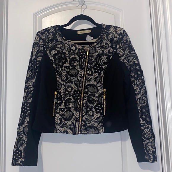 Beautiful black lace blazer - Picture 1 of 4